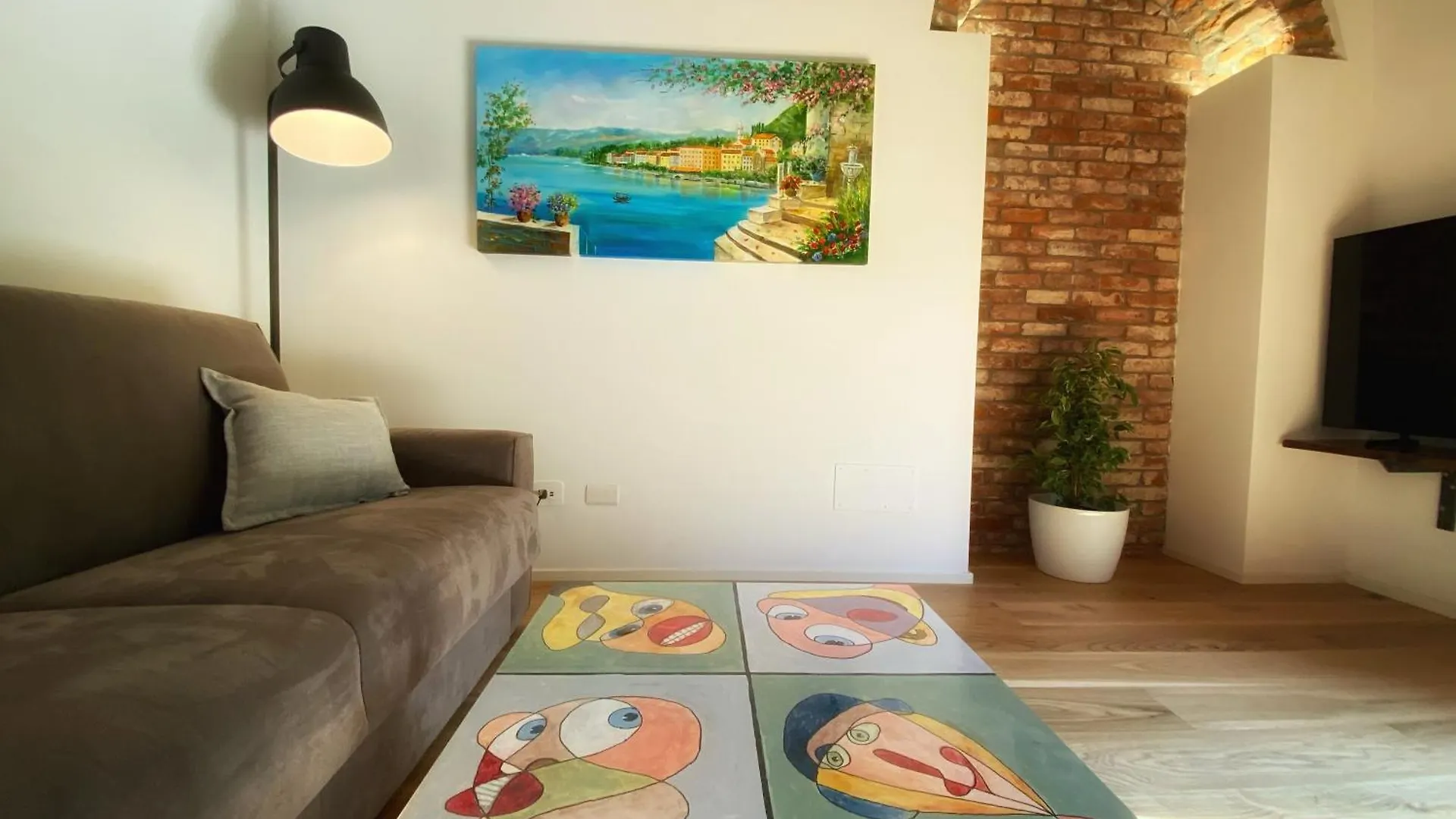Historic Charm With Whirlpool - Motta Apartments コモ