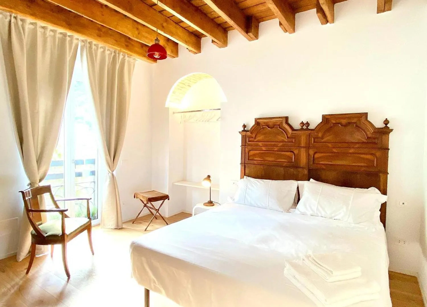 Historic Charm With Whirlpool - Motta Apartments コモ