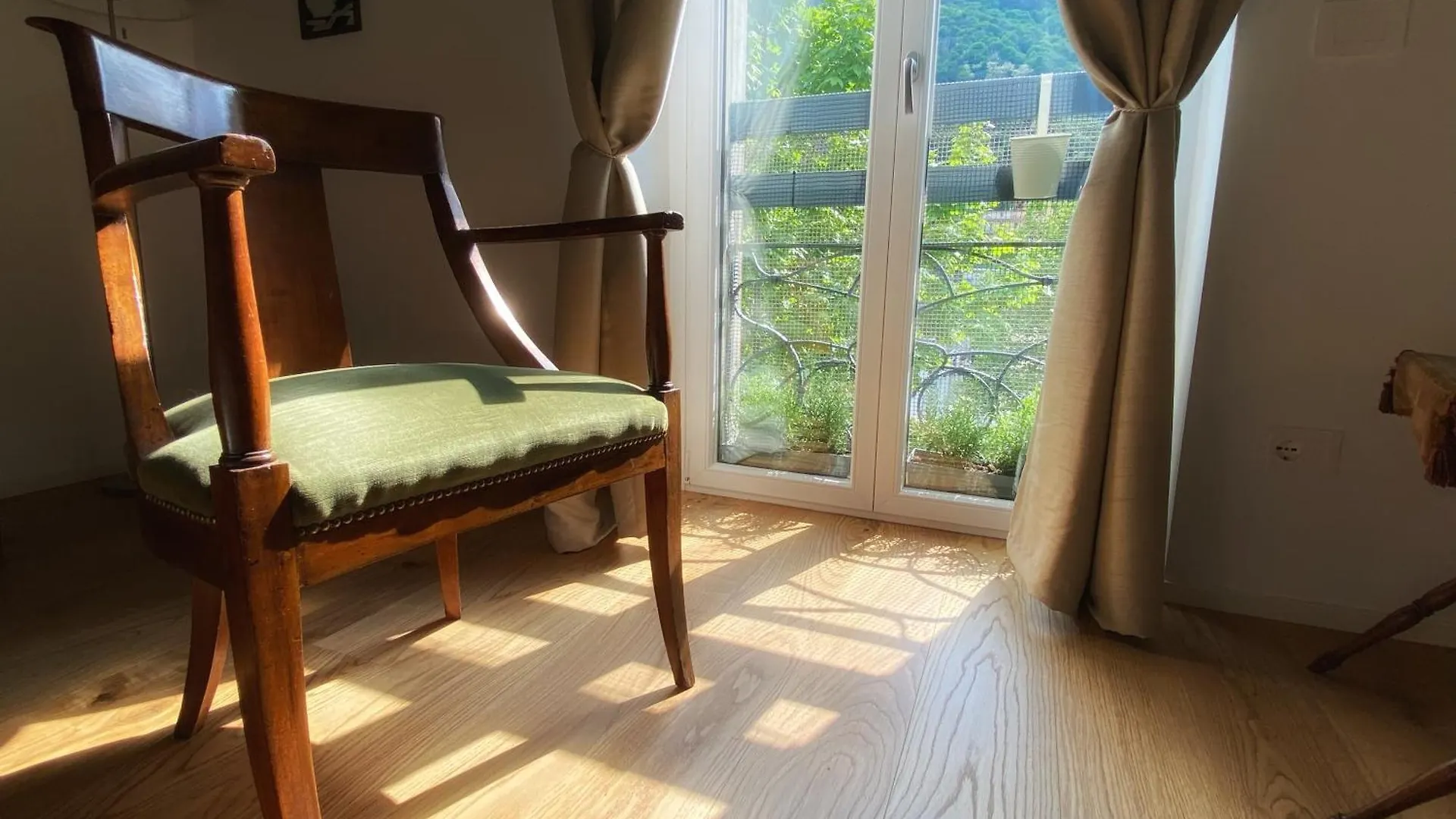 Historic Charm With Whirlpool - Motta Apartments コモ